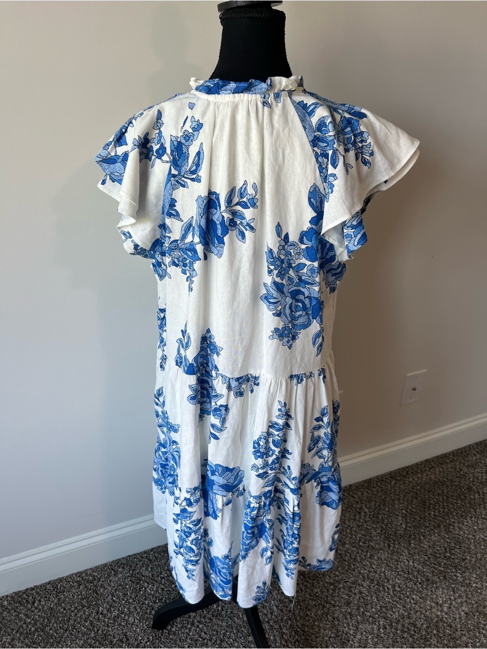Women's White & Blue Floral Tiered Linen Dress Summer Beach Vacation - Picture 4 of 9